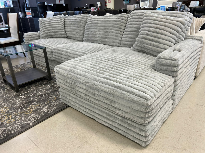 Comfrey Gray Sectional W/Cupholders